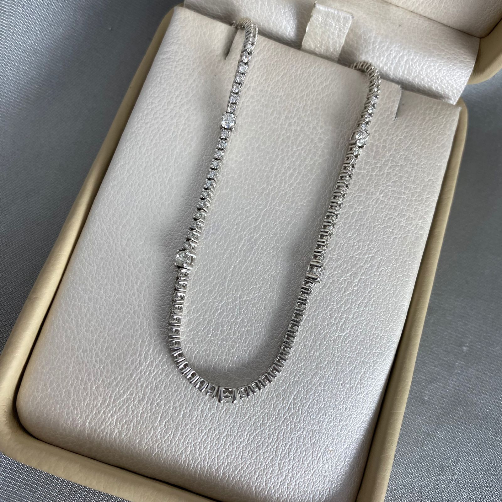 Pulso It tennis 5 diamantes 2.85mm / 77 diamantes 1.5mm Oro blanco 18k 6,45 Gr / 18 Cm